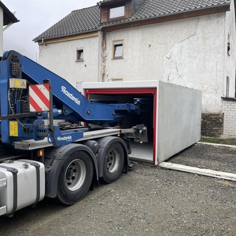 Fertiggarage wird geliefert